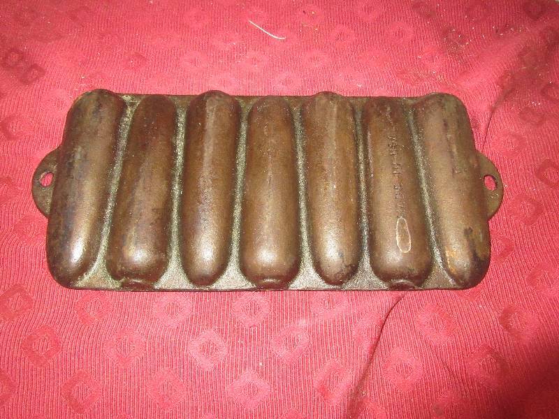 ANTIQUE CAST IRON CORN BREAD MUFFIN PANS