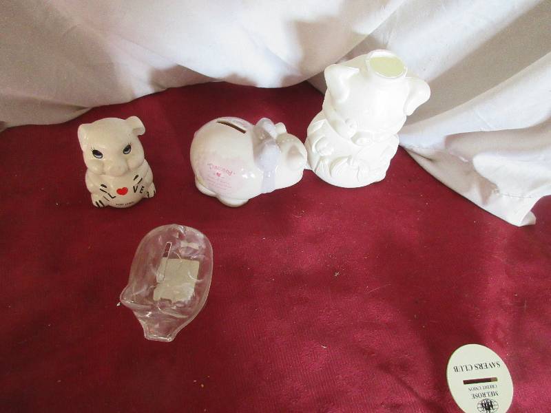 4 collectable piggy banks