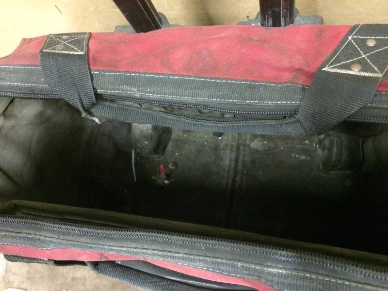 lot 21 image: Husky Rolling Tote used