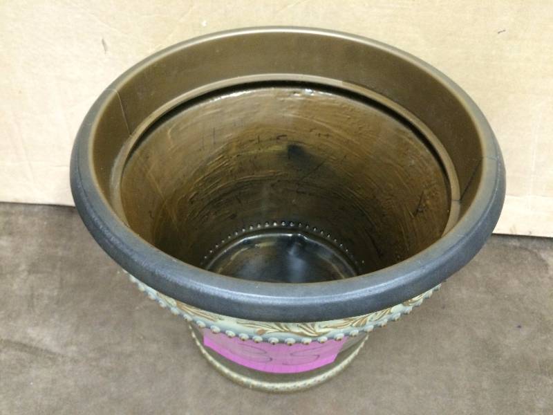 lot 35 image: Large Planter