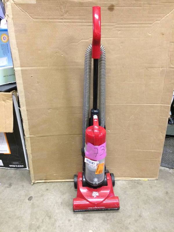 lot 73 image: Dirt Devil Quick Vacuum used tested works