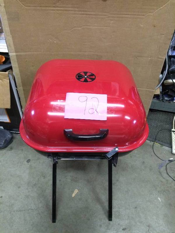 lot 92 image: Charcoal Grill- broken handle