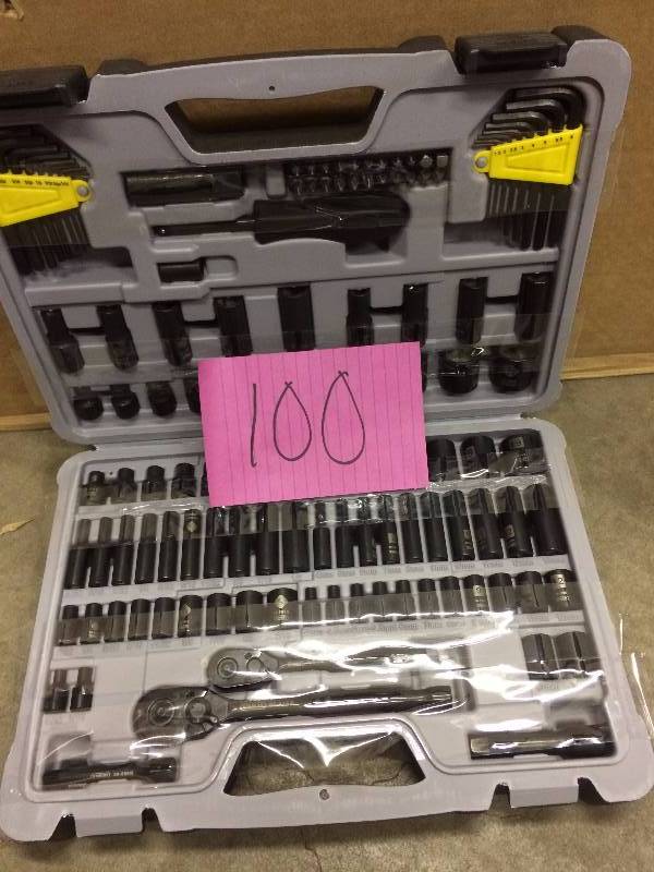 lot 100 image: Stanley 123 pcs tool Set