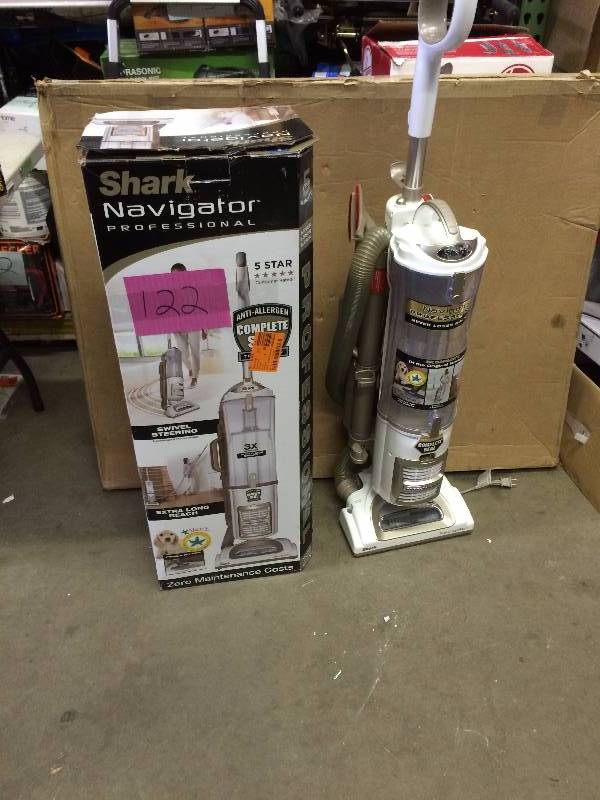 lot 122 image: Shark navigator used tested works