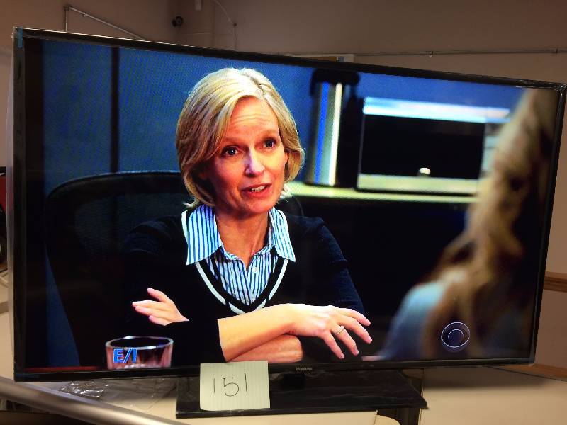 lot 151 image: Samsung model UN55J620DAF 55 1080p Smart LED LCD TV