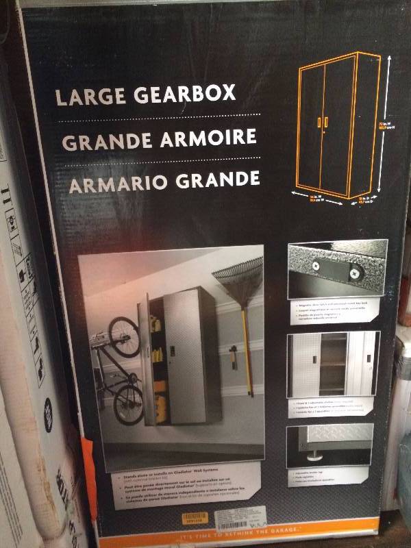 lot 152 image: Gladiator Large Gearbox New
