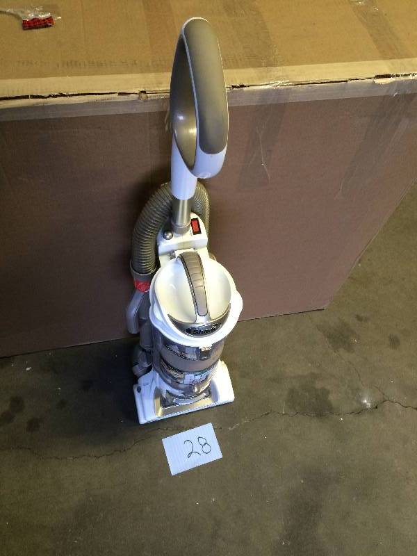 lot 28 image: shark Navigator Professional Bagless Upright Vacuum Cleaner Model # NV80 used working conditions