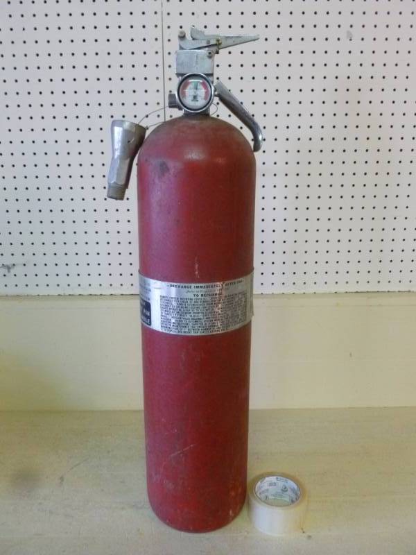 lot 6 image: Vintage Fire Extinguisher
