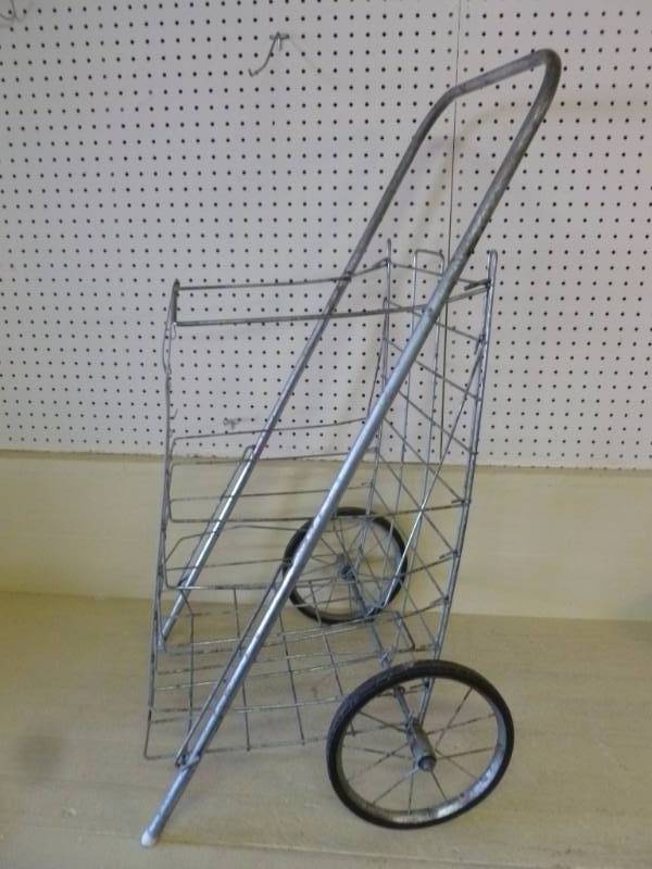 lot 33 image: Fold Up Cart