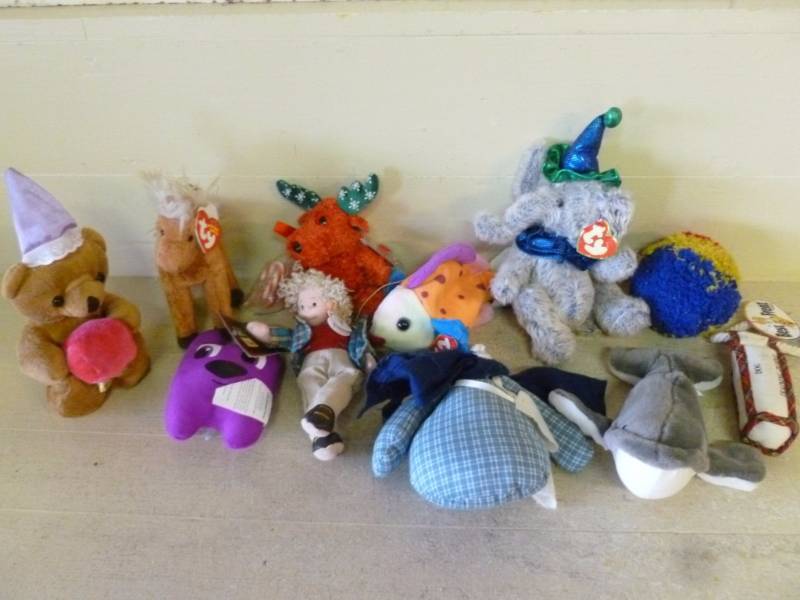lot 38 image: Beanie Babies