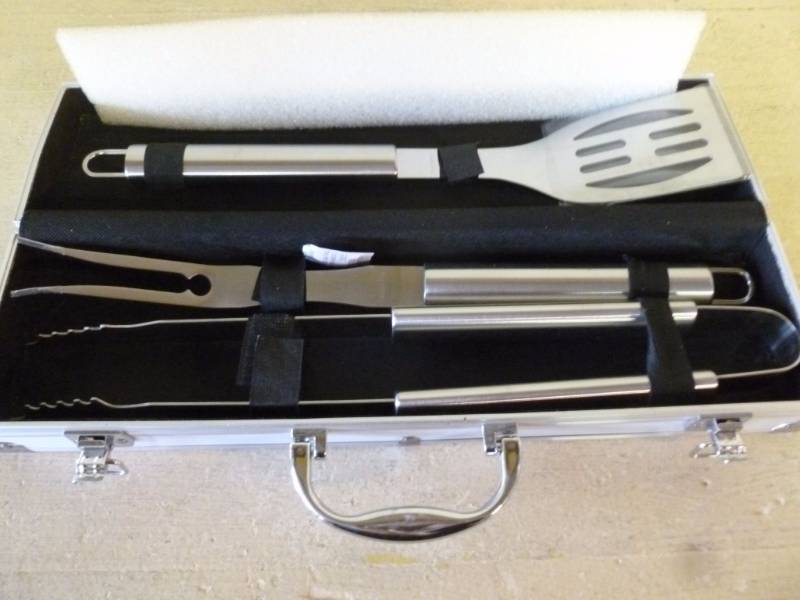 lot 39 image: Barbecue Set