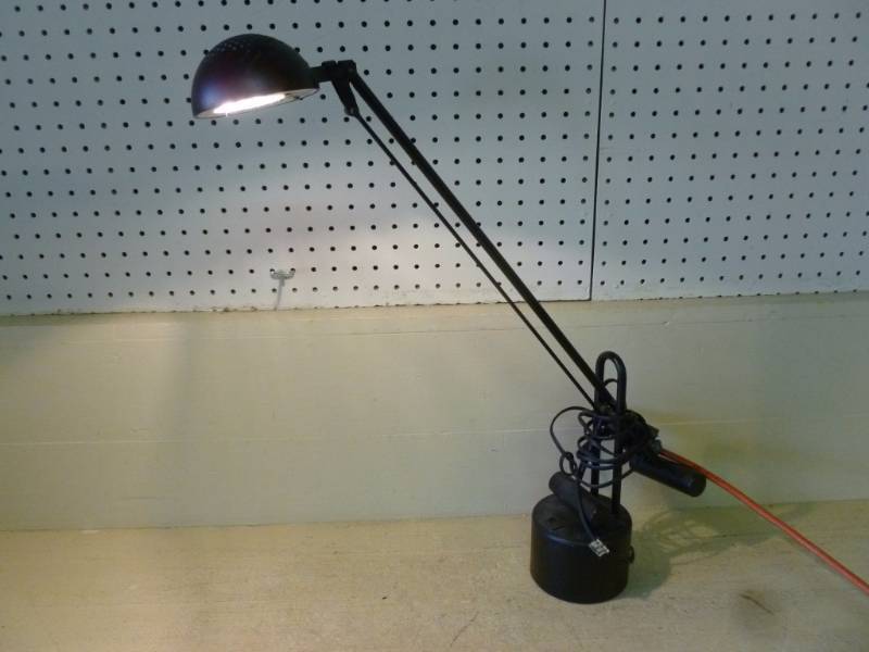 lot 73 image: Desk Lamp