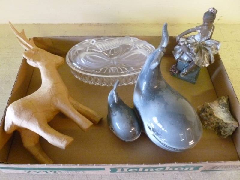 lot 82 image: Decorative