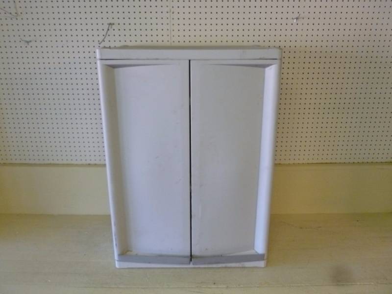 lot 100 image: Garage Cabinet