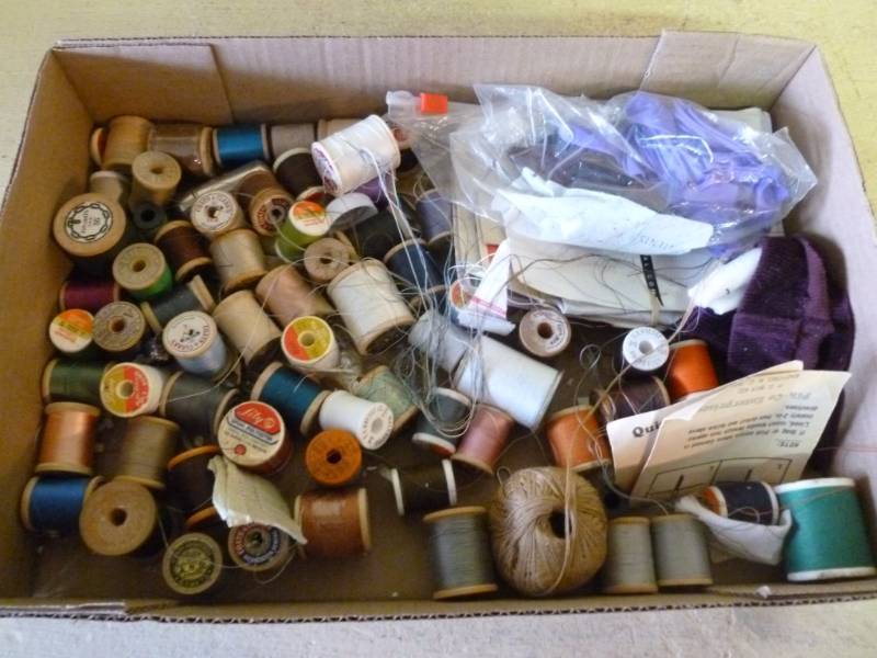 lot 150 image: Sewing Items