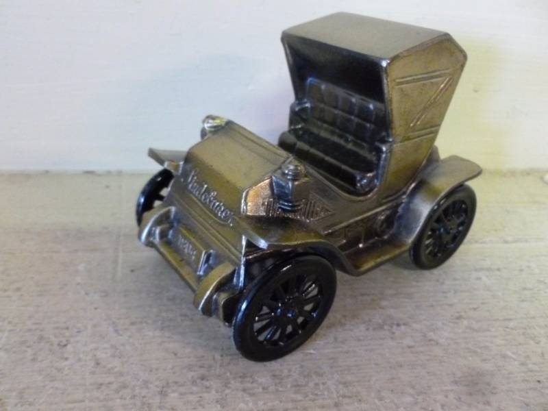 lot 155 image: Vintage Coin Bank
