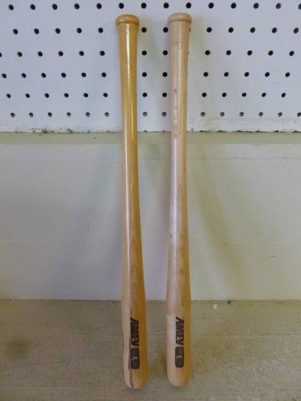 lot 159 image: Collector Bats