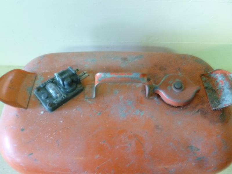 lot 180 image: Boat Gas Tank