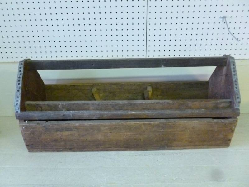 lot 198 image: Vintage Carpenters Box