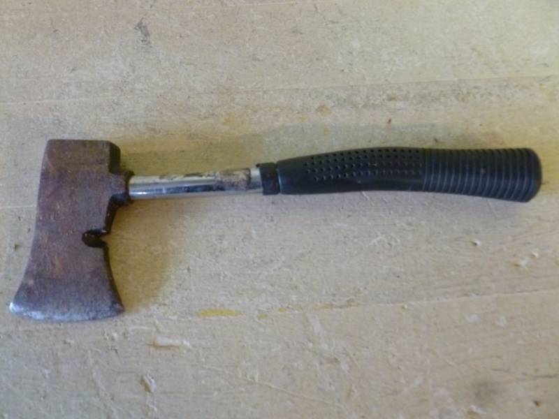 lot 211 image: Camp Ax