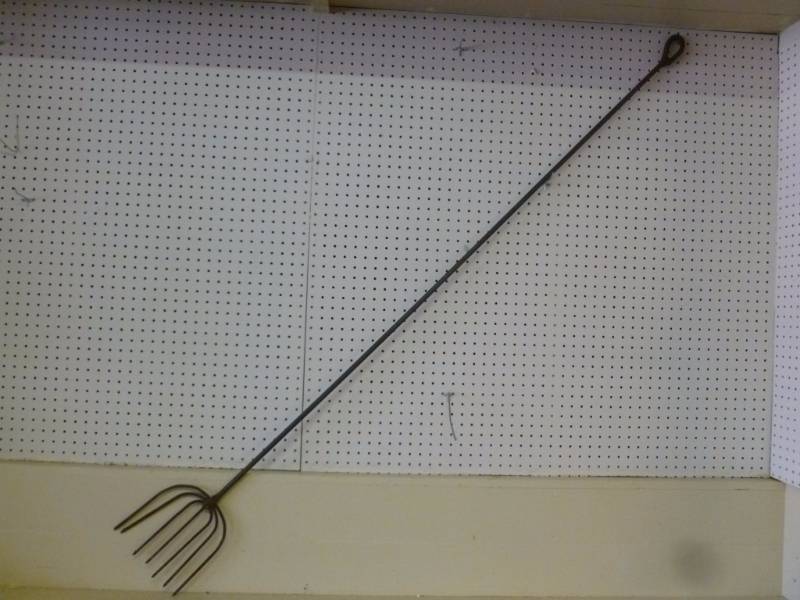 lot 218 image: Fishing Spear