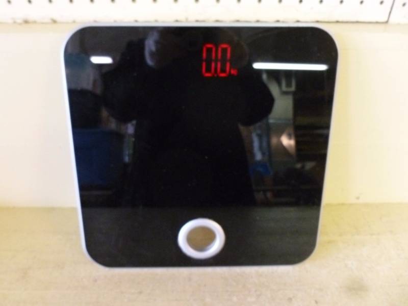 lot 222 image: Bathroom Scale