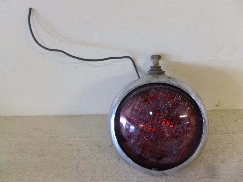 lot 246 image: Vintage Light