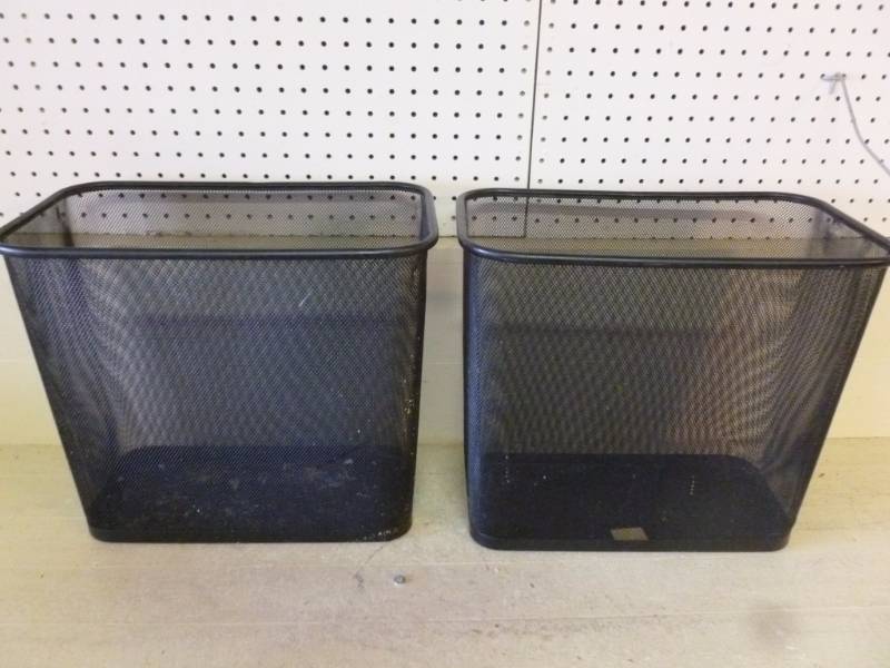 lot 253 image: Office Item