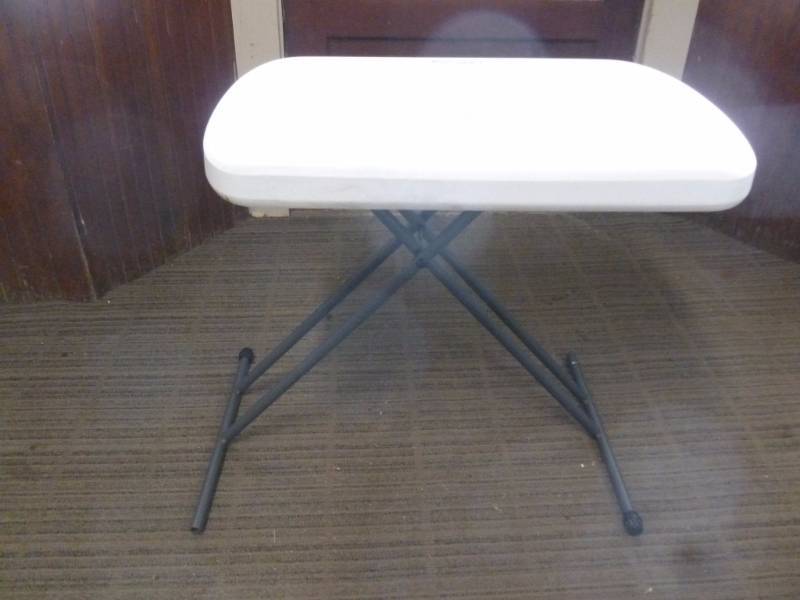 lot 269 image: Table