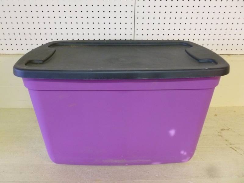 lot 288 image: Storage Tote