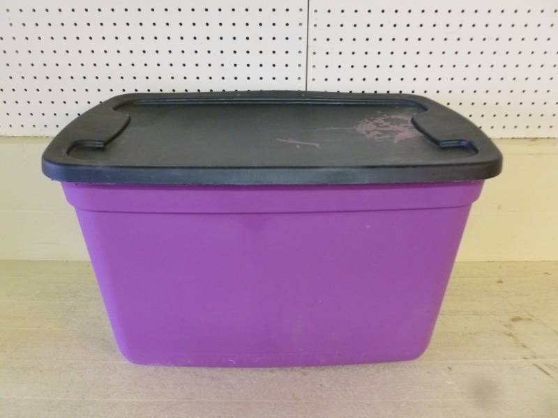 lot 289 image: Storage Tote