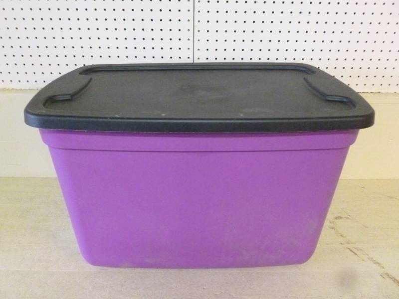 lot 291 image: Storage Tote