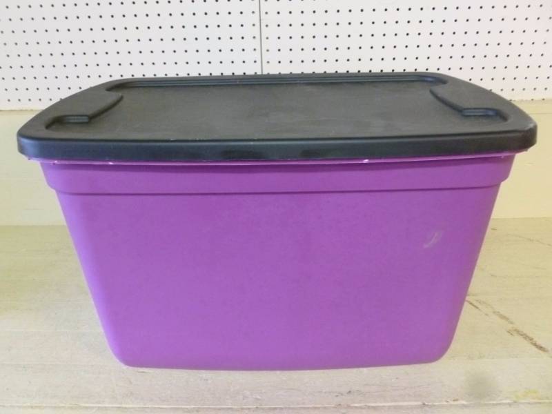 lot 293 image: Storage Tote