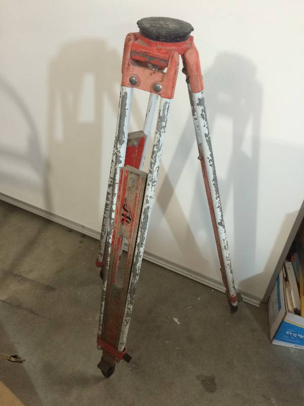 lot 7 image: Laser Tripod