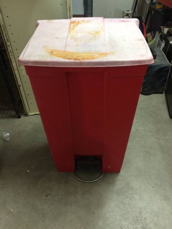 lot 12 image: Shop Garbage Can