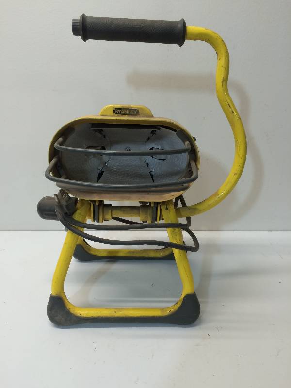 lot 22 image: Stanley Shop Light