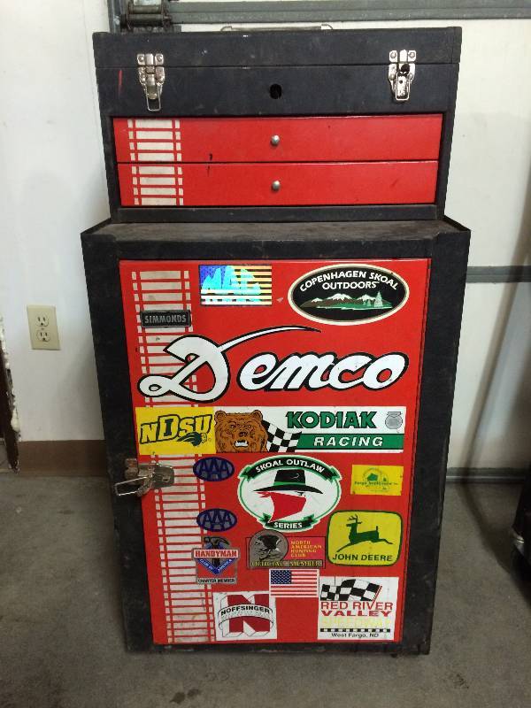 lot 24 image: Roll-Away Tool Cabinet And Top Box WTools