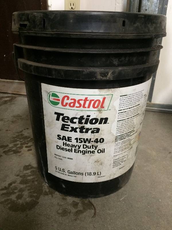 lot 29 image: New 5 Gallon Pail 15W-40 Motor Oil