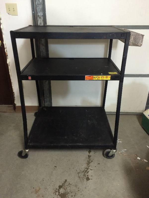 lot 34 image: Work Cart On Wheels