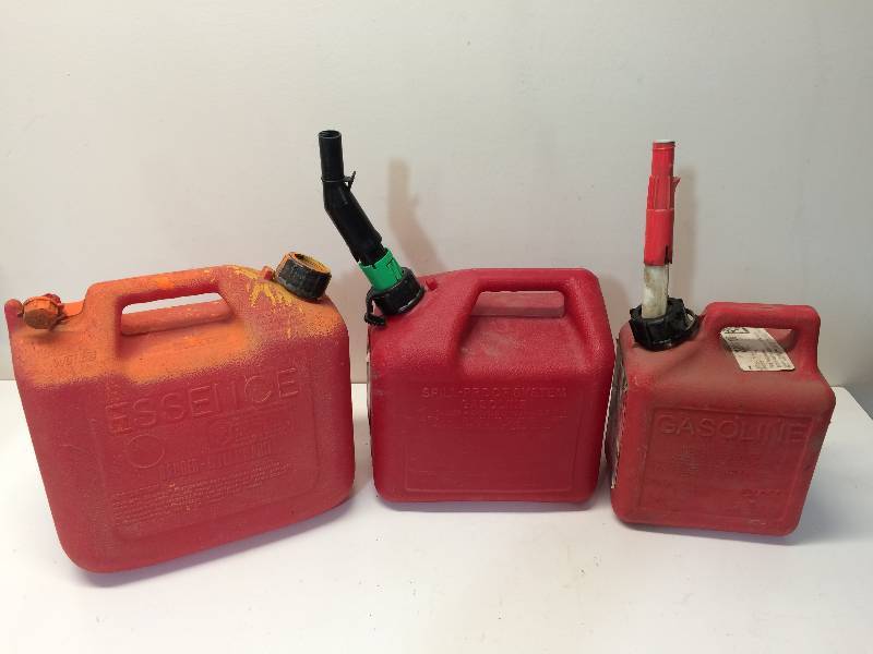 lot 35 image: 3 Plastic Gas Cans