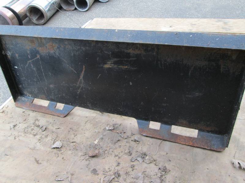 lot 2 image: Skid steer plate for moving trailers