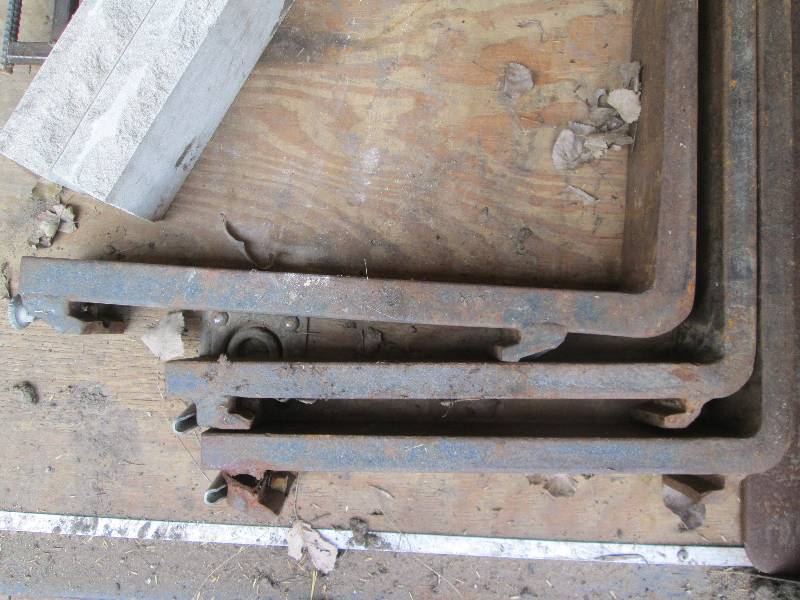 lot 21 image: Bobcat forks Set of 4