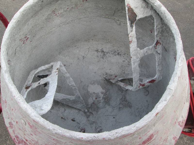 lot 25 image: Electric Cement Mixer with Extra Engine