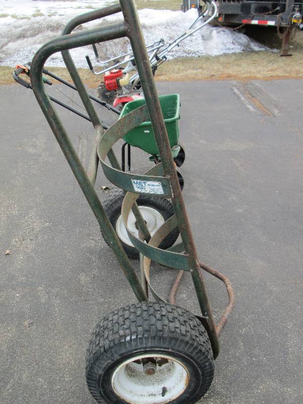 lot 31 image: Heavy Duty Tree Ball Cart