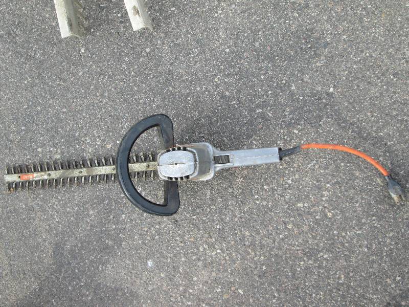lot 46 image: Black and Decker Hedge Trimmer