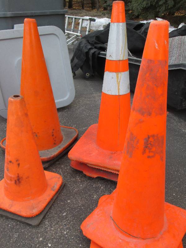 lot 65 image: 8 Traffic Cones