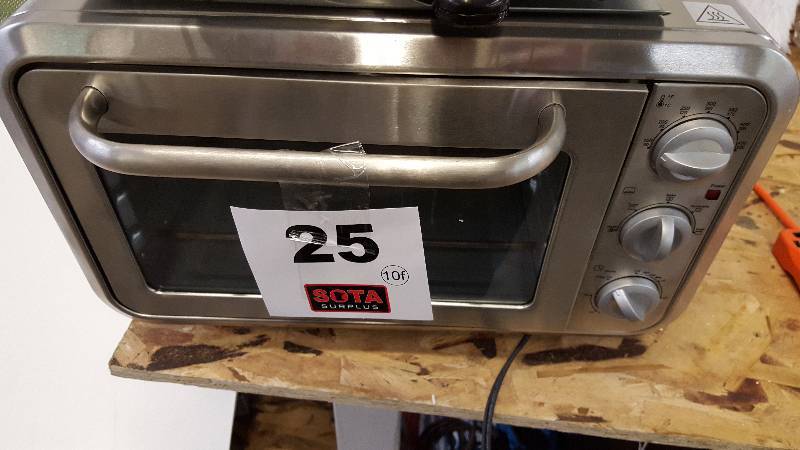 lot 25 image: Chefs Mark Toaster Oven