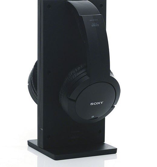 lot 71 image: Sony Noise-Reduction Wireless Headphones