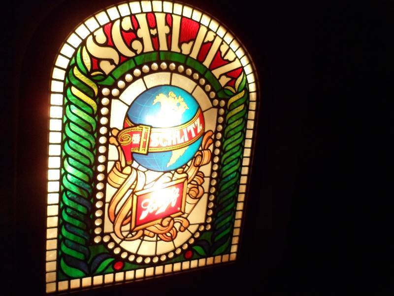 lot 5 image: Vintage Schiltz Lighted Beer Sign