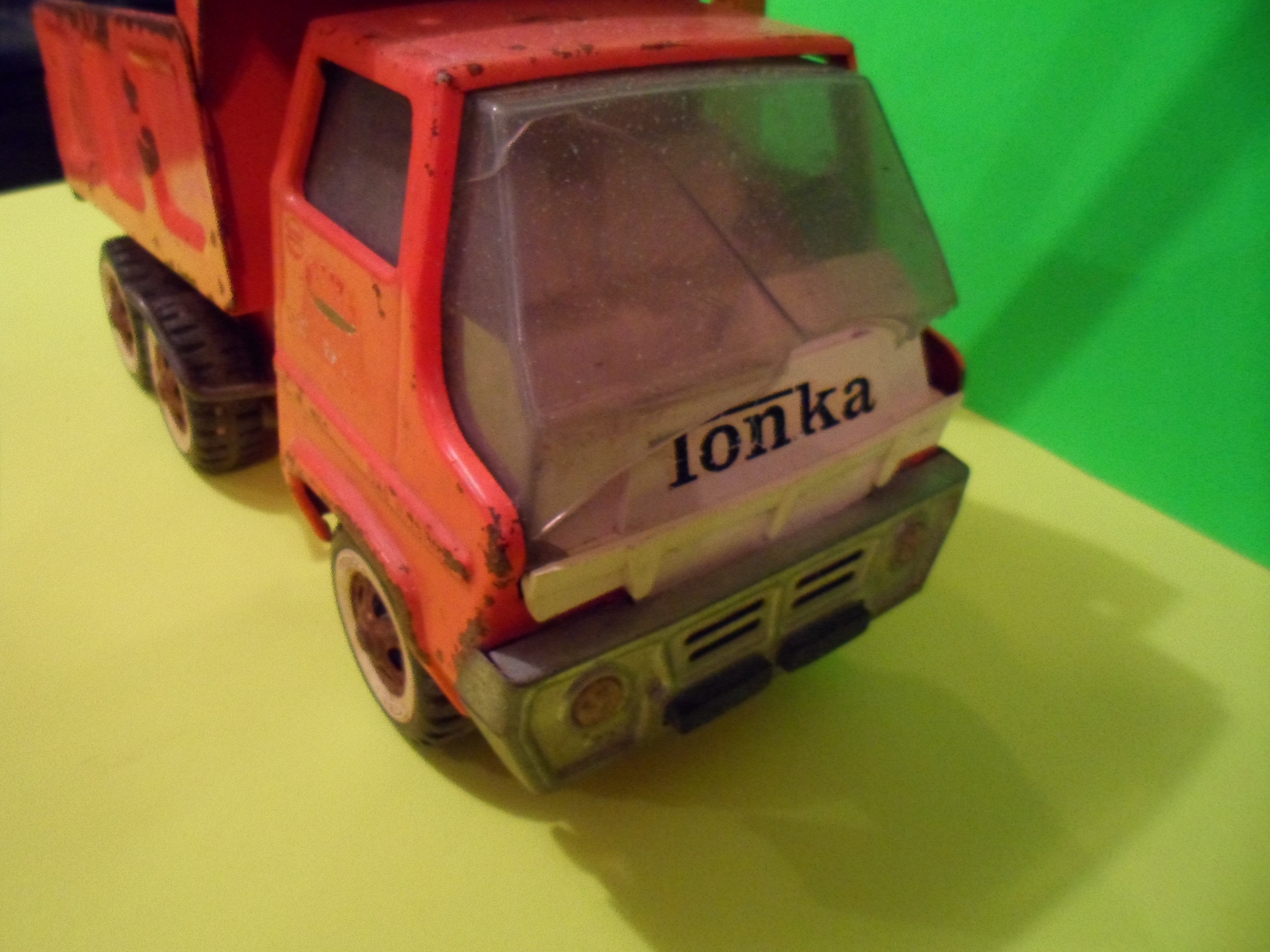 lot 10 image: Vintage Orange Metal Tonka Dump Truck
